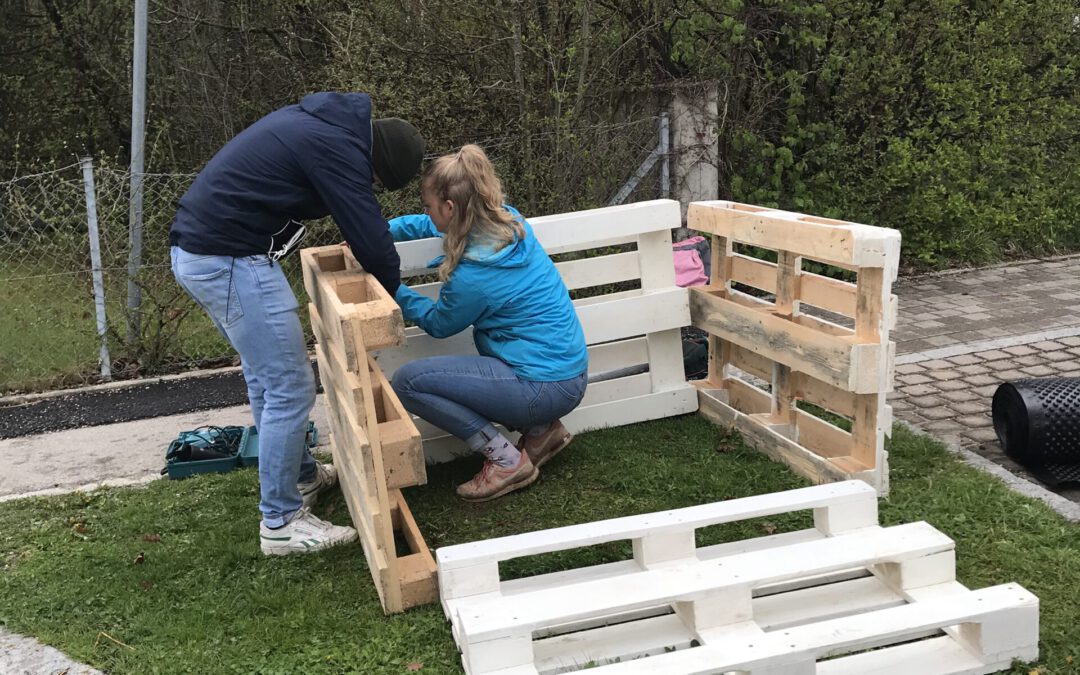 Die ersten Hochbeete sind angelegt!